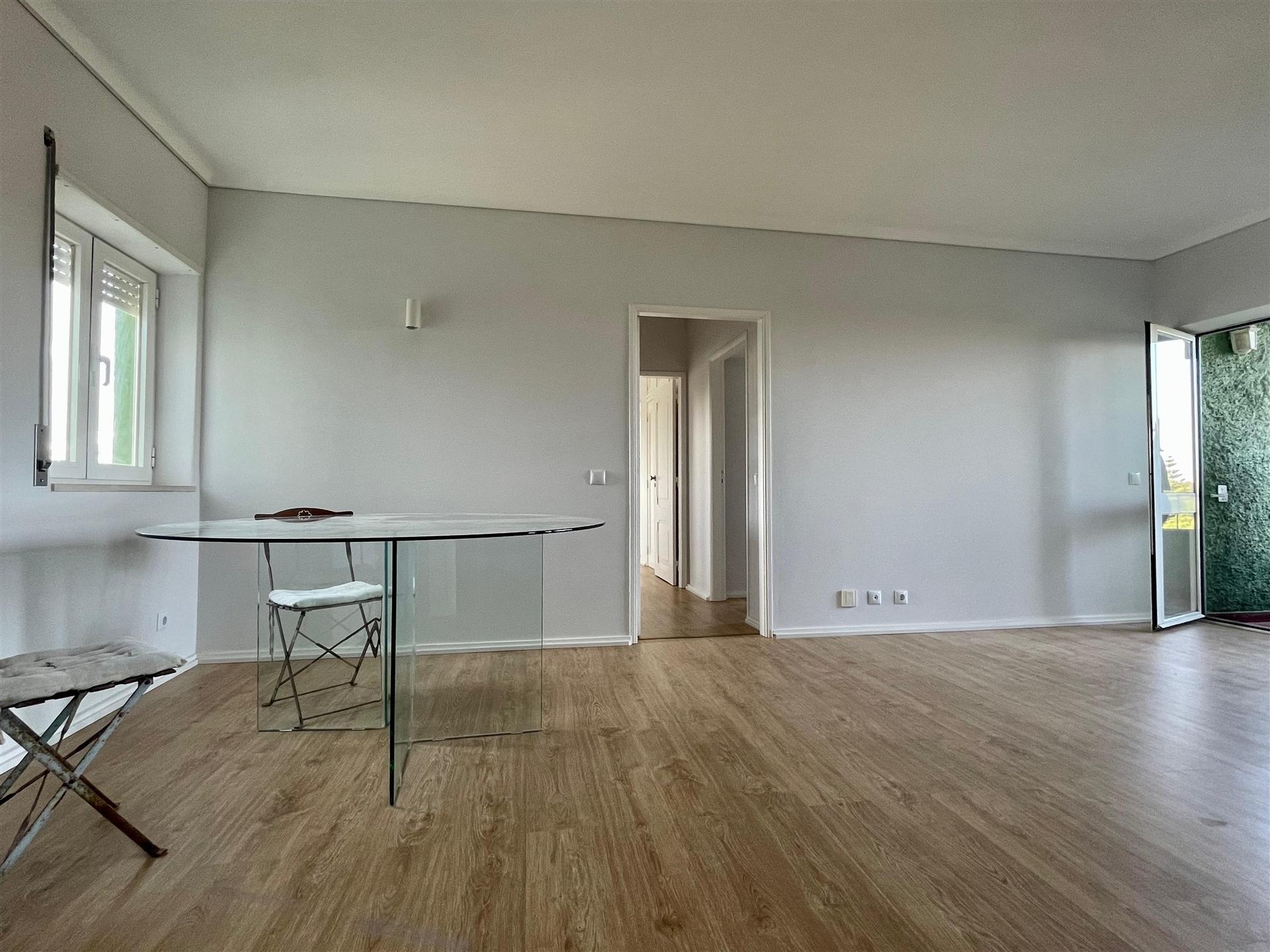 Apartamento T2 no centro de Cascais para arrendamento.