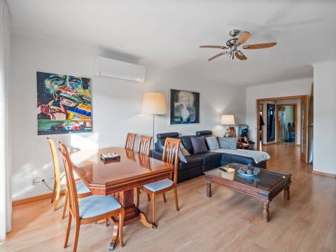 T2 em Condomínio Fechado com piscina