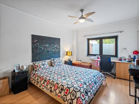 T2 em Condomínio Fechado com piscina