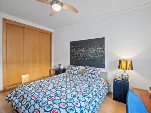 T2 em Condomínio Fechado com piscina