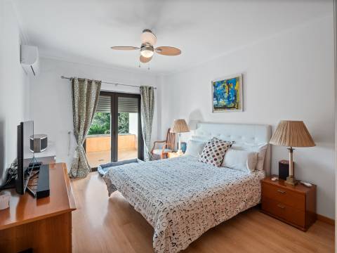 T2 em Condomínio Fechado com piscina