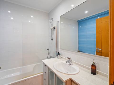 T2 em Condomínio Fechado com piscina