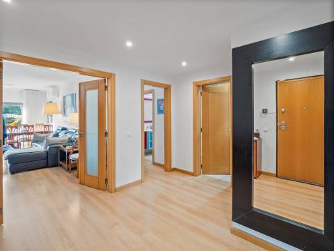 T2 em Condomínio Fechado com piscina