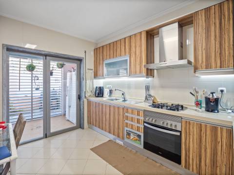 T2 em Condomínio Fechado com piscina