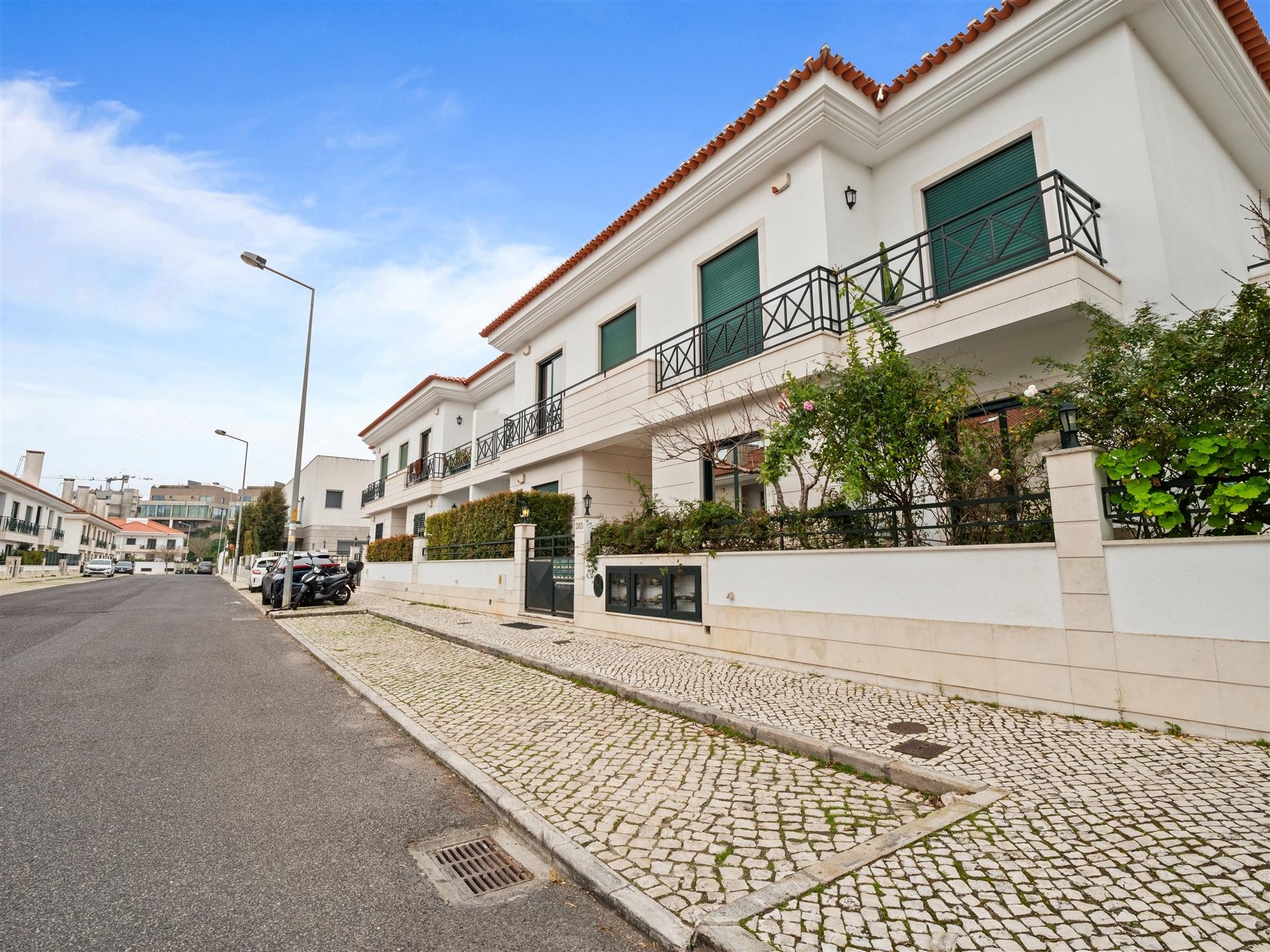 Apartamento T3, mobilado para arrendamento