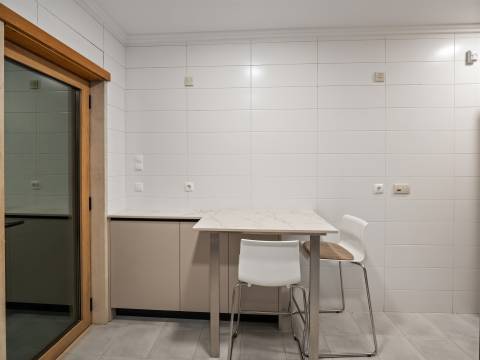 Apartamento T3, mobilado para arrendamento