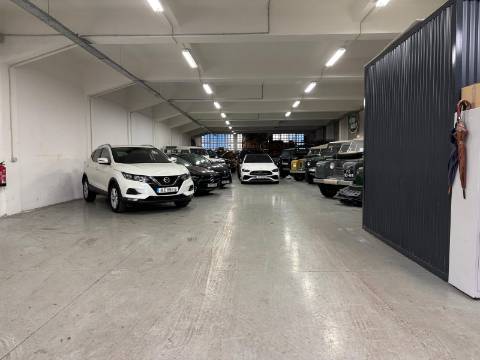 Armazéns Industriais/Logísticos em Zona Comercial Estratégica