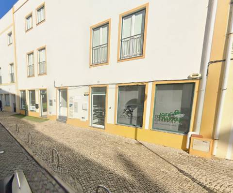 Loja Comercial para Venda – Rua do Canal, nº 41, Beja