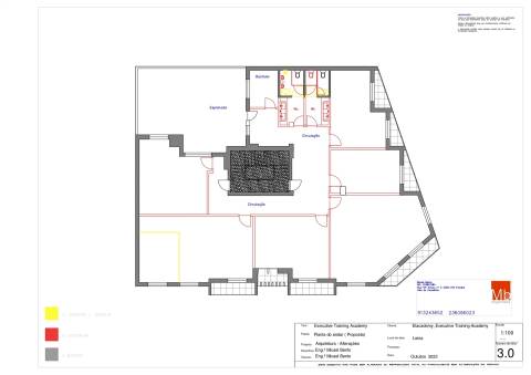 Prédio Comercial com Grandes Áreas – Rua de S. Tiago nº 1, Leiria