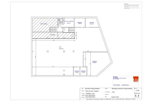 Prédio Comercial com Grandes Áreas – Rua de S. Tiago nº 1, Leiria