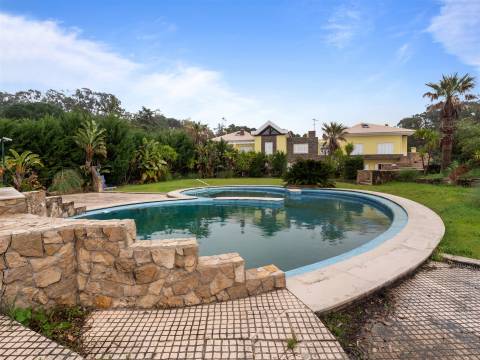 Moradia isolada T7 com 4.857 m² de Terreno.