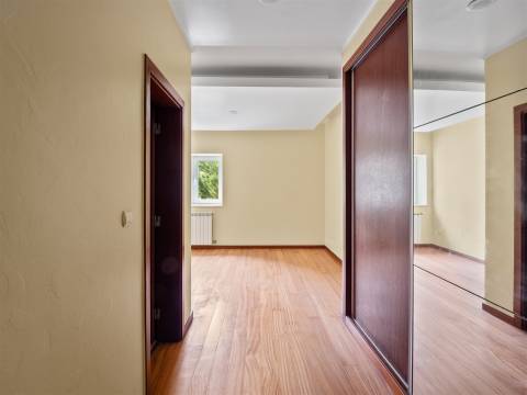 Moradia isolada T7 com 4.857 m² de Terreno.