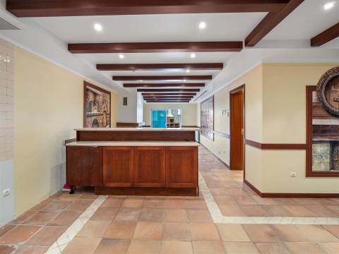 Moradia isolada T7 com 4.857 m² de Terreno.