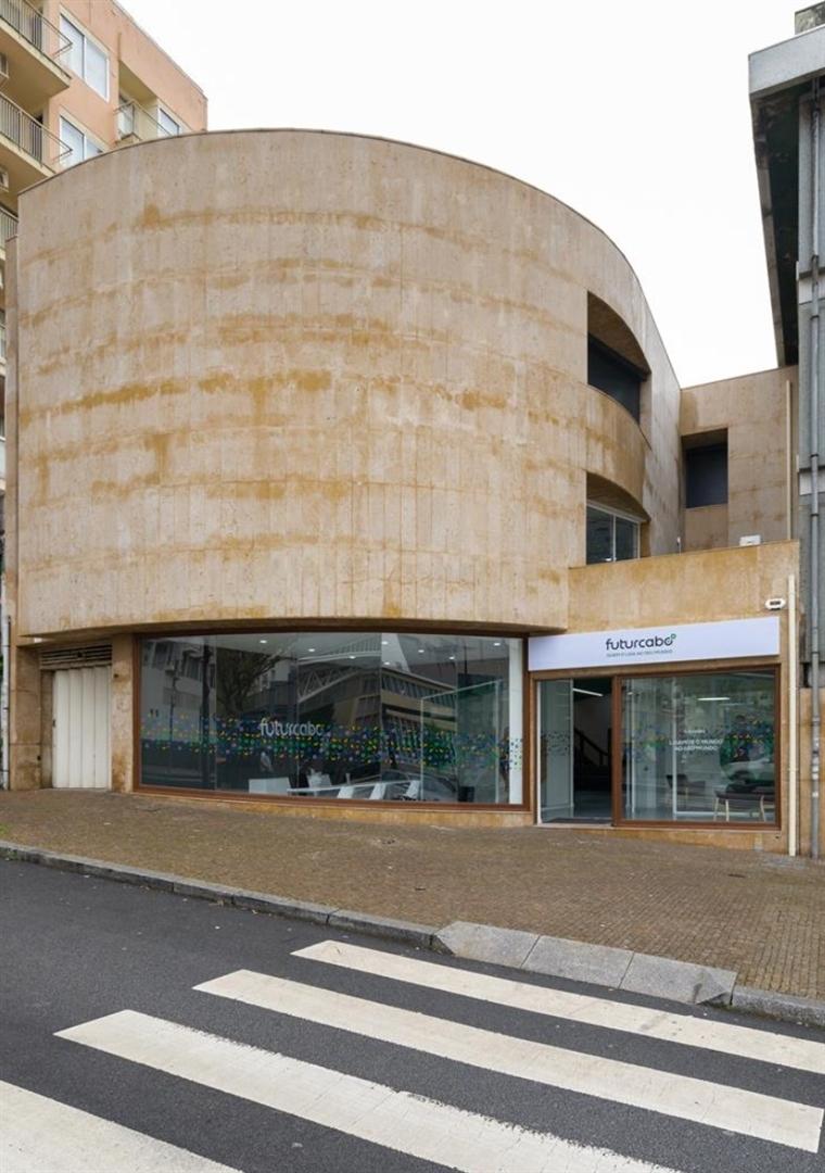 Loja Comercial com Potencial Único – Ferreira Lapa / Bom Sucesso, Porto