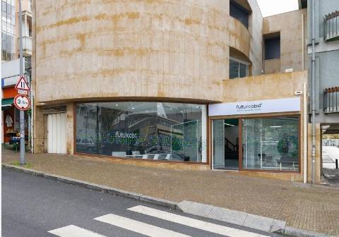 Loja Comercial com Potencial Único – Ferreira Lapa / Bom Sucesso, Porto