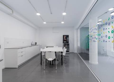 Loja Comercial com Potencial Único – Ferreira Lapa / Bom Sucesso, Porto