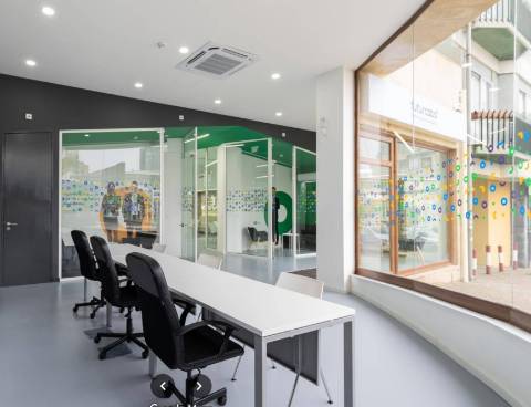 Loja Comercial com Potencial Único – Ferreira Lapa / Bom Sucesso, Porto