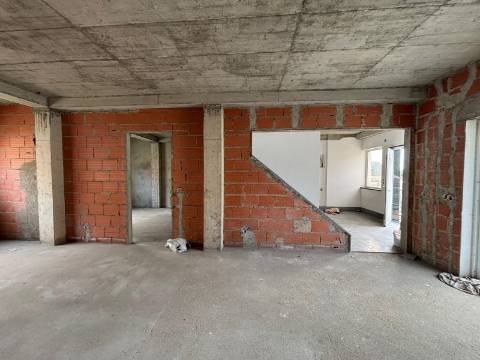 Moradia Geminada de Excelência em Vale Flores – Feijó, Almada