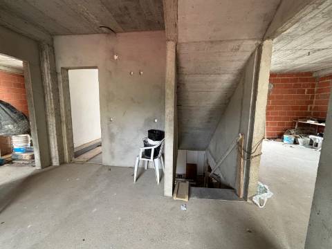 Moradia Geminada de Excelência em Vale Flores – Feijó, Almada