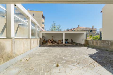 Moradia T4 em Construção em Vale Flores - Feijó Almada