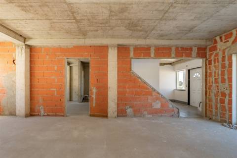 Moradia T4 em Construção em Vale Flores - Feijó Almada