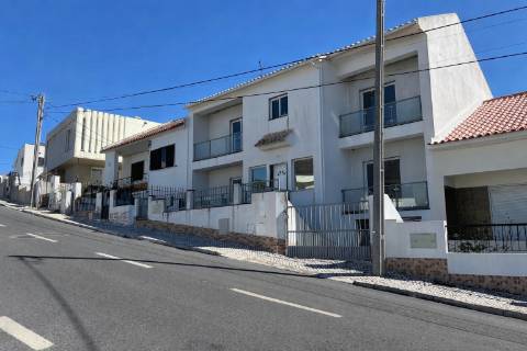 Moradia T4 em Construção em Vale Flores - Feijó Almada