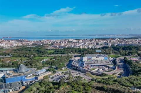 Moradia T4 em Construção em Vale Flores - Feijó Almada