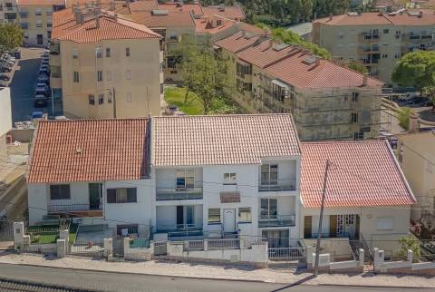 Moradia T4 em Construção em Vale Flores - Feijó Almada