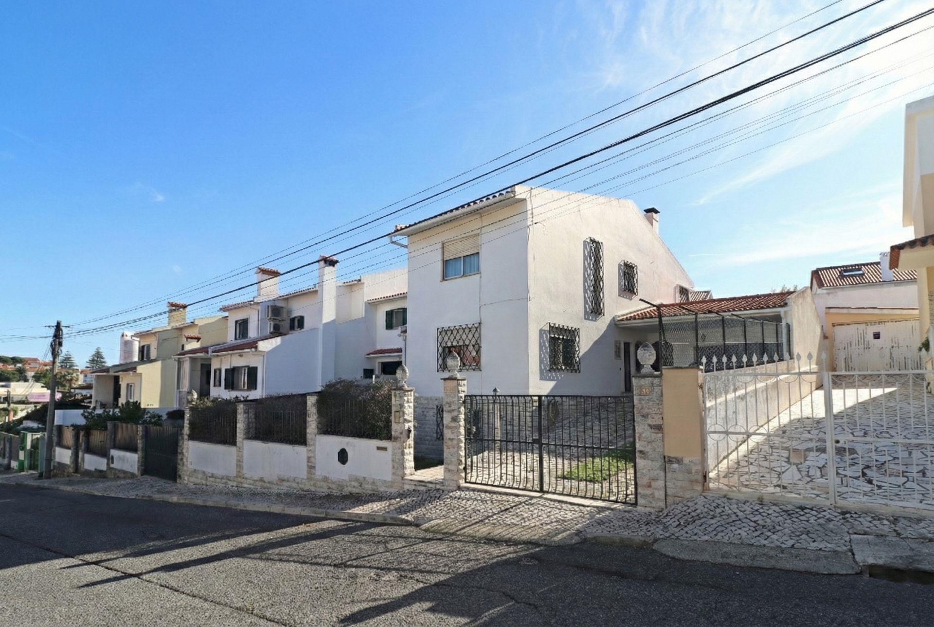 Fantástica Moradia T4+1  a 5 minutos do Mar no Alto da Parede, Cascais