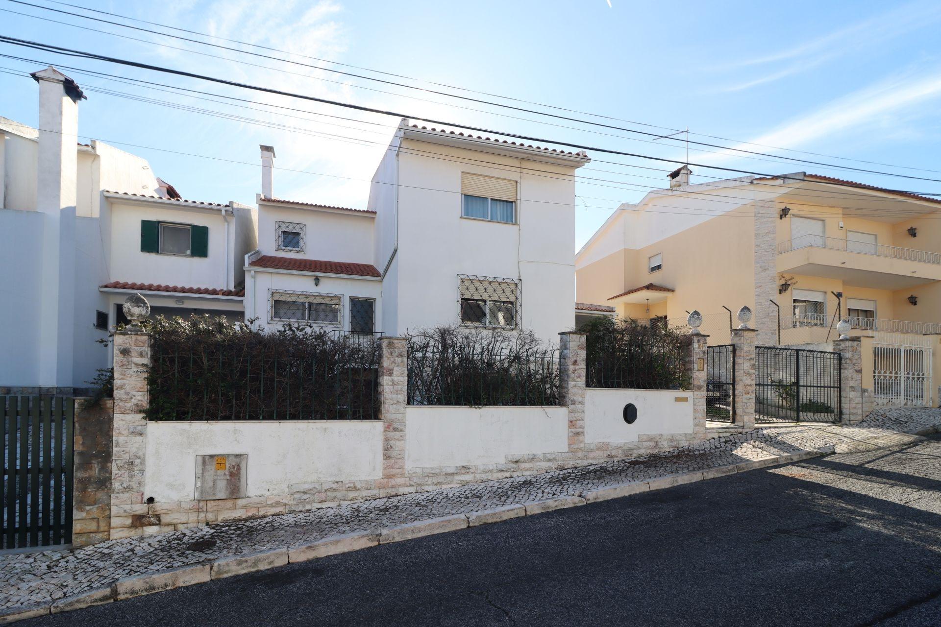 Fantástica Moradia T4+1  a 5 minutos do Mar no Alto da Parede, Cascais