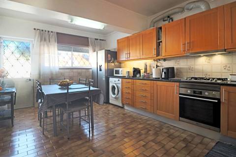 Fantástica Moradia T4+1  a 5 minutos do Mar no Alto da Parede, Cascais