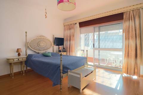 Fantástica Moradia T4+1  a 5 minutos do Mar no Alto da Parede, Cascais