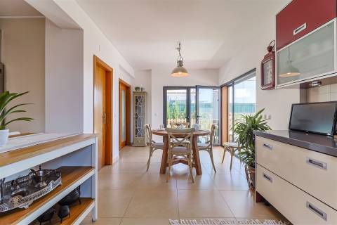 Moradia T3+1 com Jardim e Vista Campo na Assafora