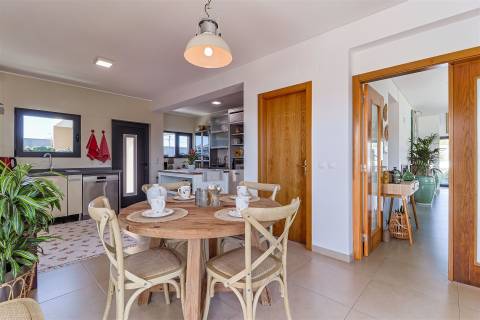 Moradia T3+1 com Jardim e Vista Campo na Assafora