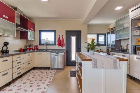 Moradia T3+1 com Jardim e Vista Campo na Assafora