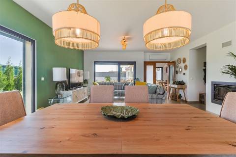 Moradia T3+1 com Jardim e Vista Campo na Assafora