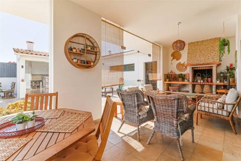 Moradia T3+1 com Jardim e Vista Campo na Assafora