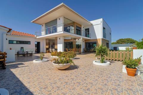 Moradia T3+1 com Jardim e Vista Campo na Assafora