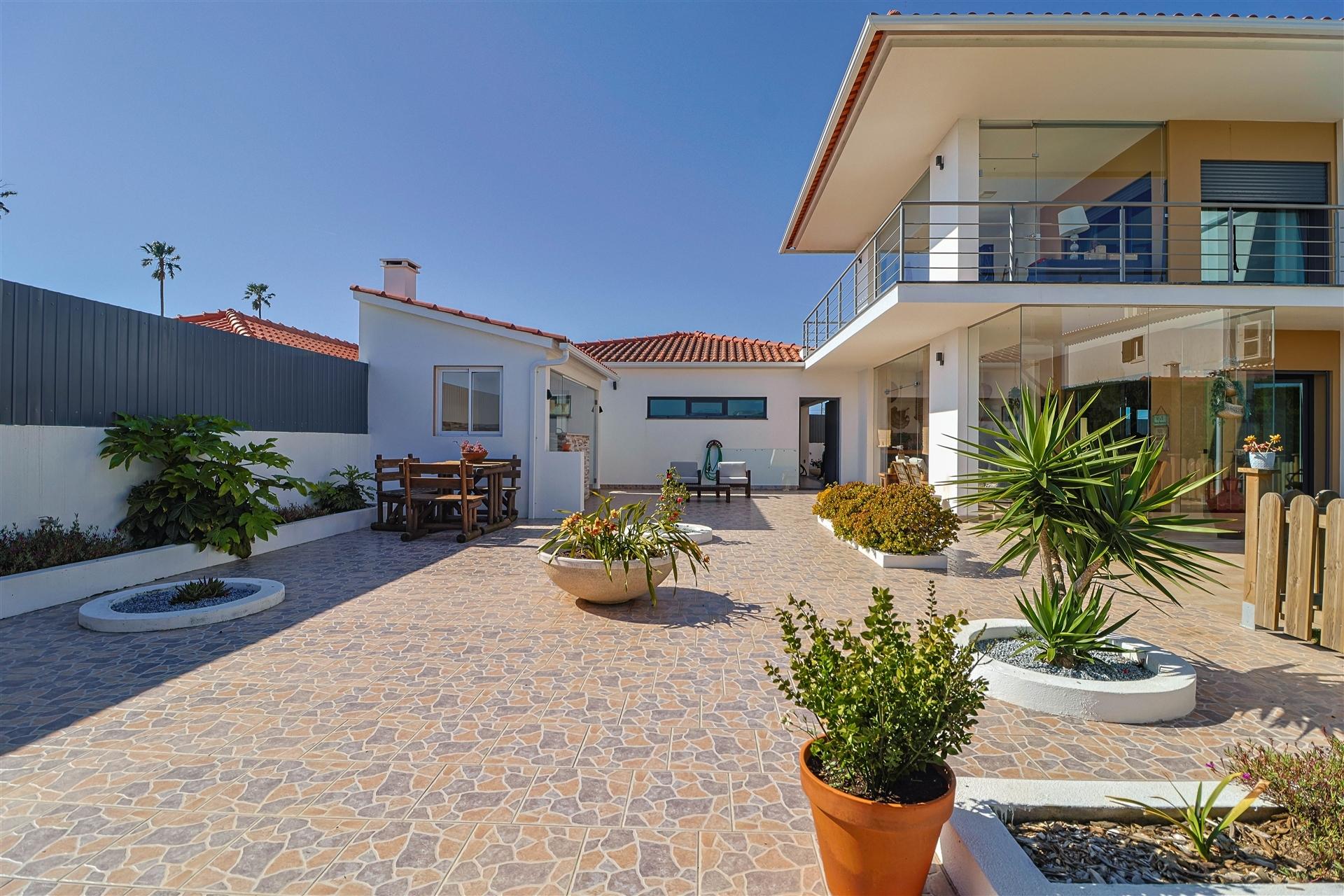 Moradia T3+1 com Jardim e Vista Campo na Assafora