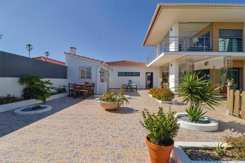 Moradia T3+1 com Jardim e Vista Campo na Assafora