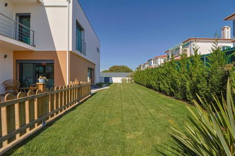 Moradia T3+1 com Jardim e Vista Campo na Assafora