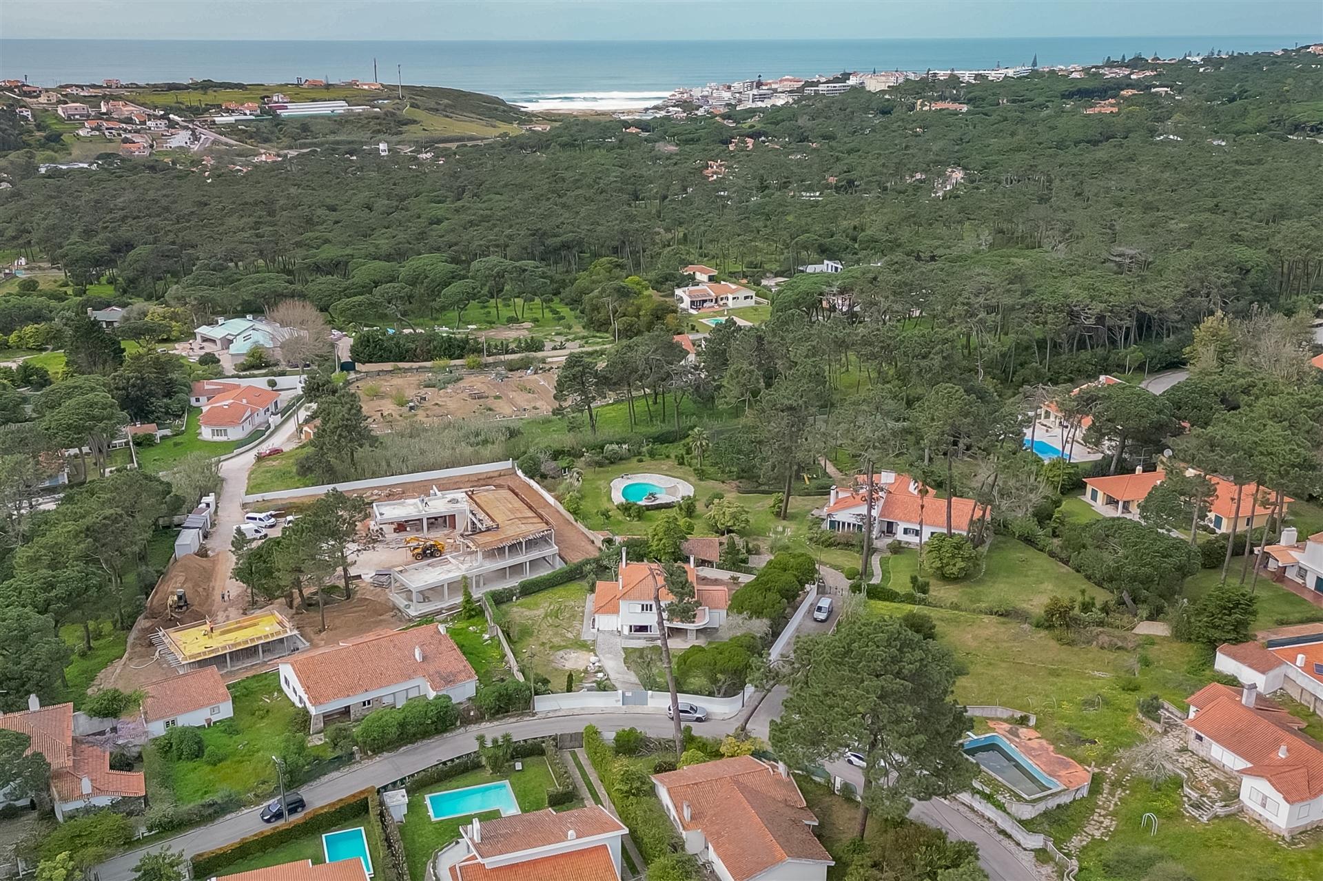 Moradia T5 com jardim para Remodelar em Sintra