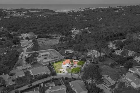 Moradia T5 com jardim para Remodelar em Sintra