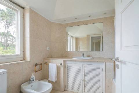 Moradia T5 com jardim para Remodelar em Sintra