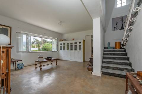 Moradia T5 com jardim para Remodelar em Sintra