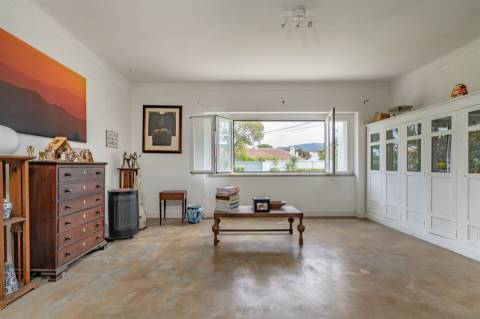 Moradia T5 com jardim para Remodelar em Sintra