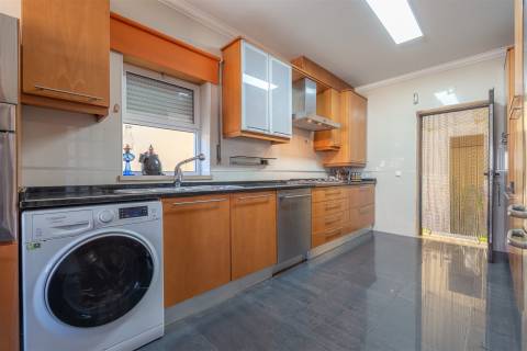 Moradia Isolada T4 Pronta a Habitar com Espaço Exterior e Churrasqueira