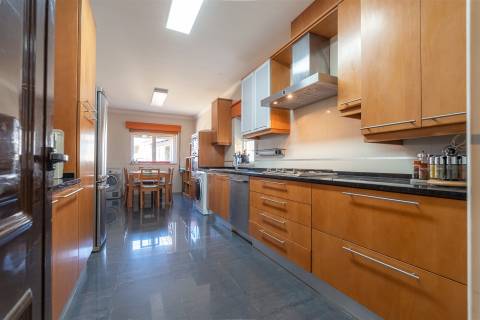 Moradia Isolada T4 Pronta a Habitar com Espaço Exterior e Churrasqueira