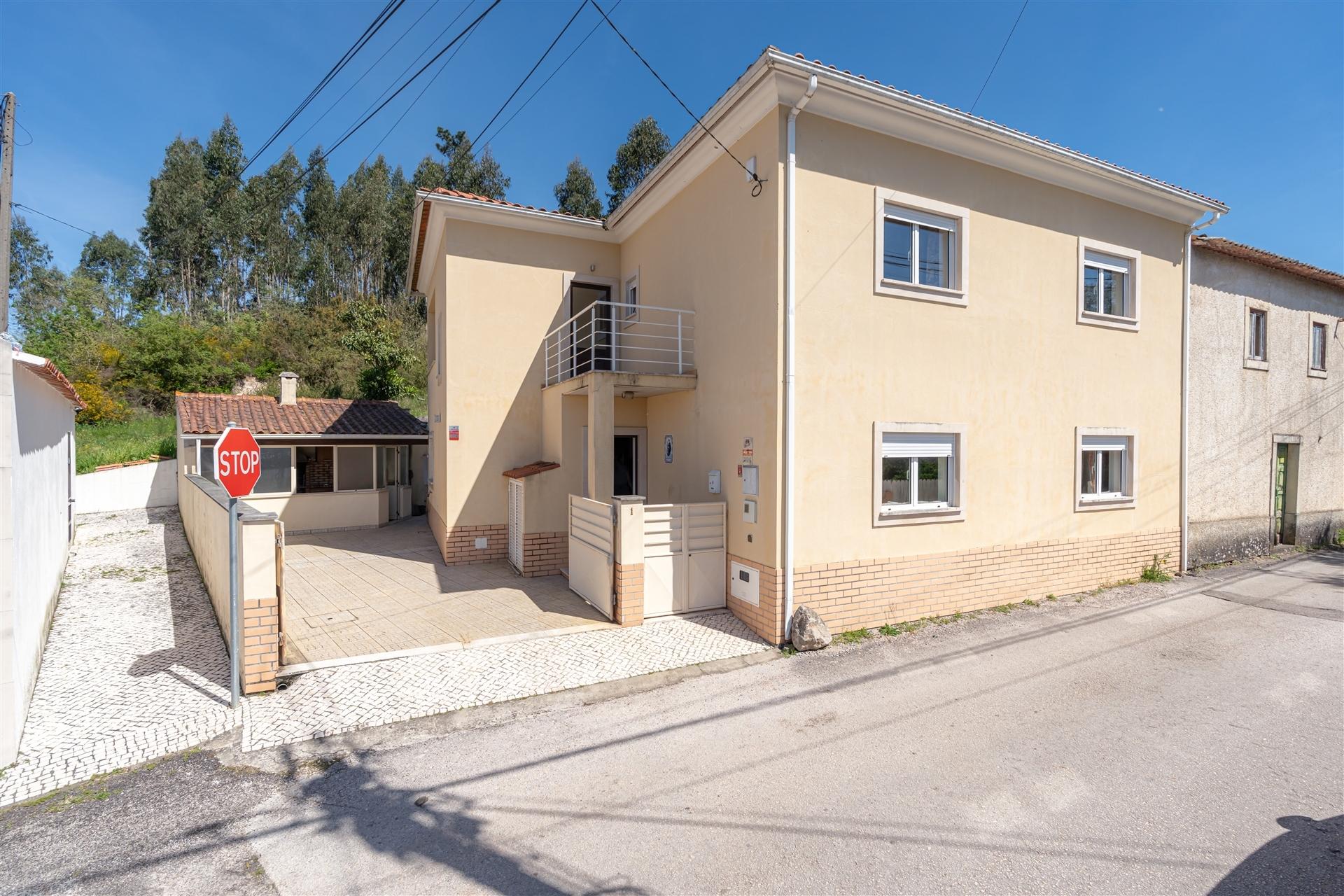 Moradia Isolada T4 Pronta a Habitar com Espaço Exterior e Churrasqueira