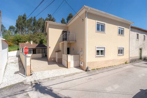 Moradia Isolada T4 Pronta a Habitar com Espaço Exterior e Churrasqueira